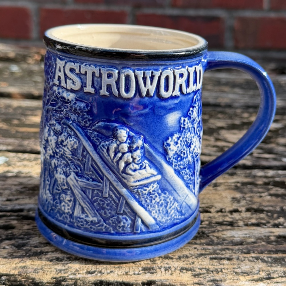 Vintage Six Flags Astroworld Texas Theme Park Blue Ceramic Mug Attractions EUC